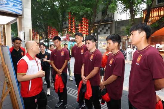 9年前，卡神轰动影史的科幻巨制《阿凡达》降临中国内地影院，一举斩获13.39亿票房，成为中国影史第一部票房破10亿的影片！全球票房更是高达27亿美元，至今无人能敌